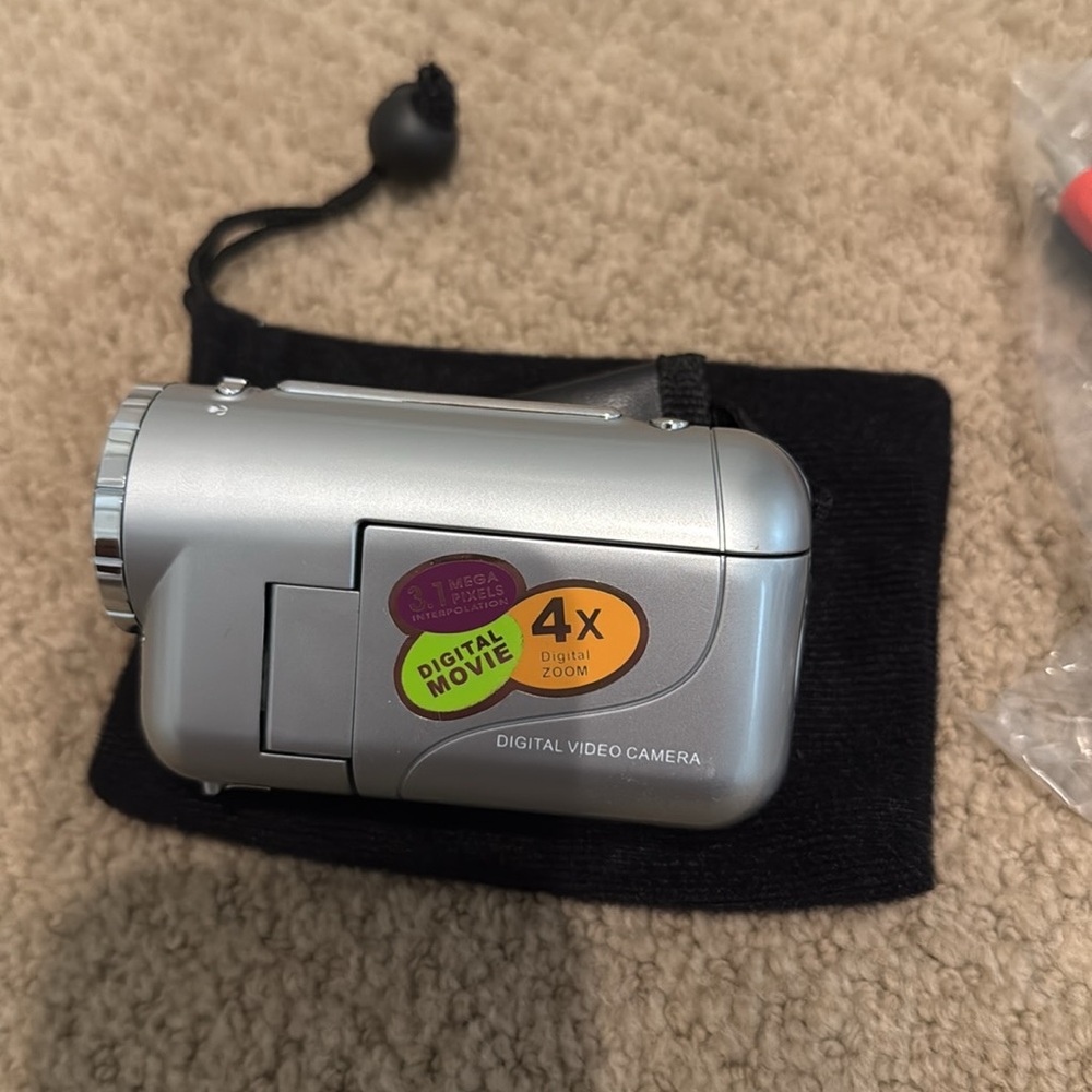 ☀️3/$15 NEW Global MP Digital Video Camera with 4X Zoom + Accessories - Picture 8 of 8